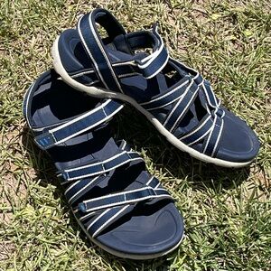 LL Bean Ladies Sport Sandals Size 9